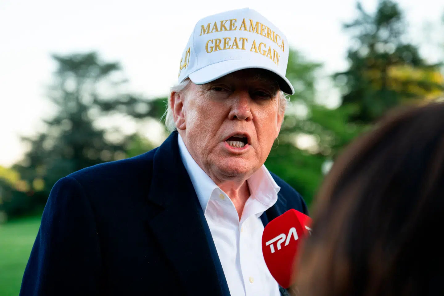 Den amerikanske præsident, Donald Trump, ses her tale med pressen ved Det Hvide Hus den 27. april.