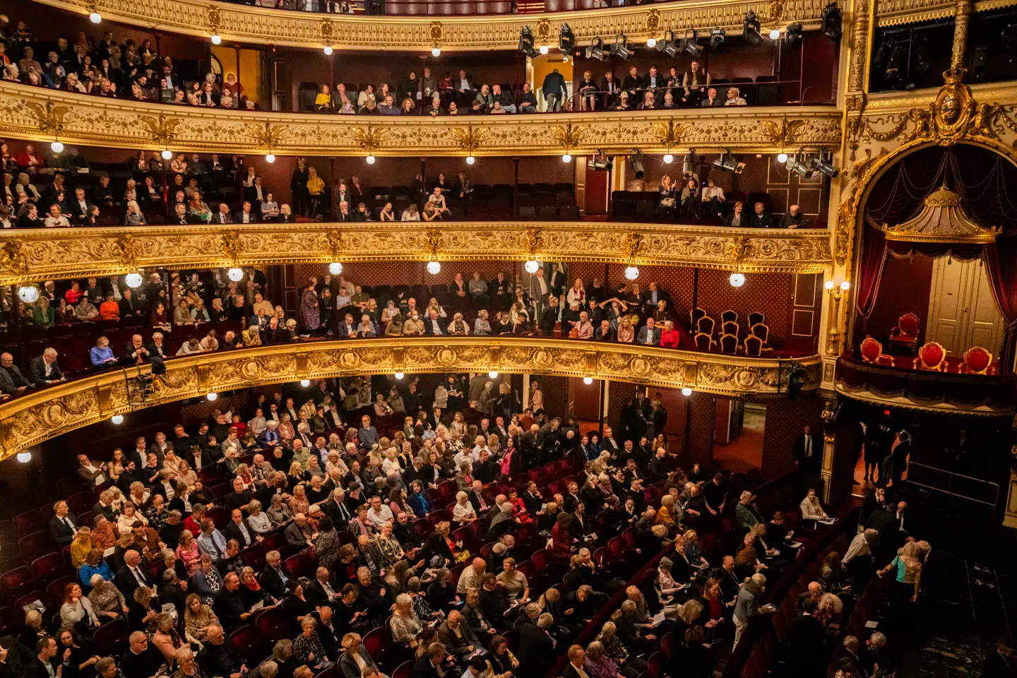 Det Kongelige Teaters repertoire har i de senere sæsoner taget en populariseret drejning.