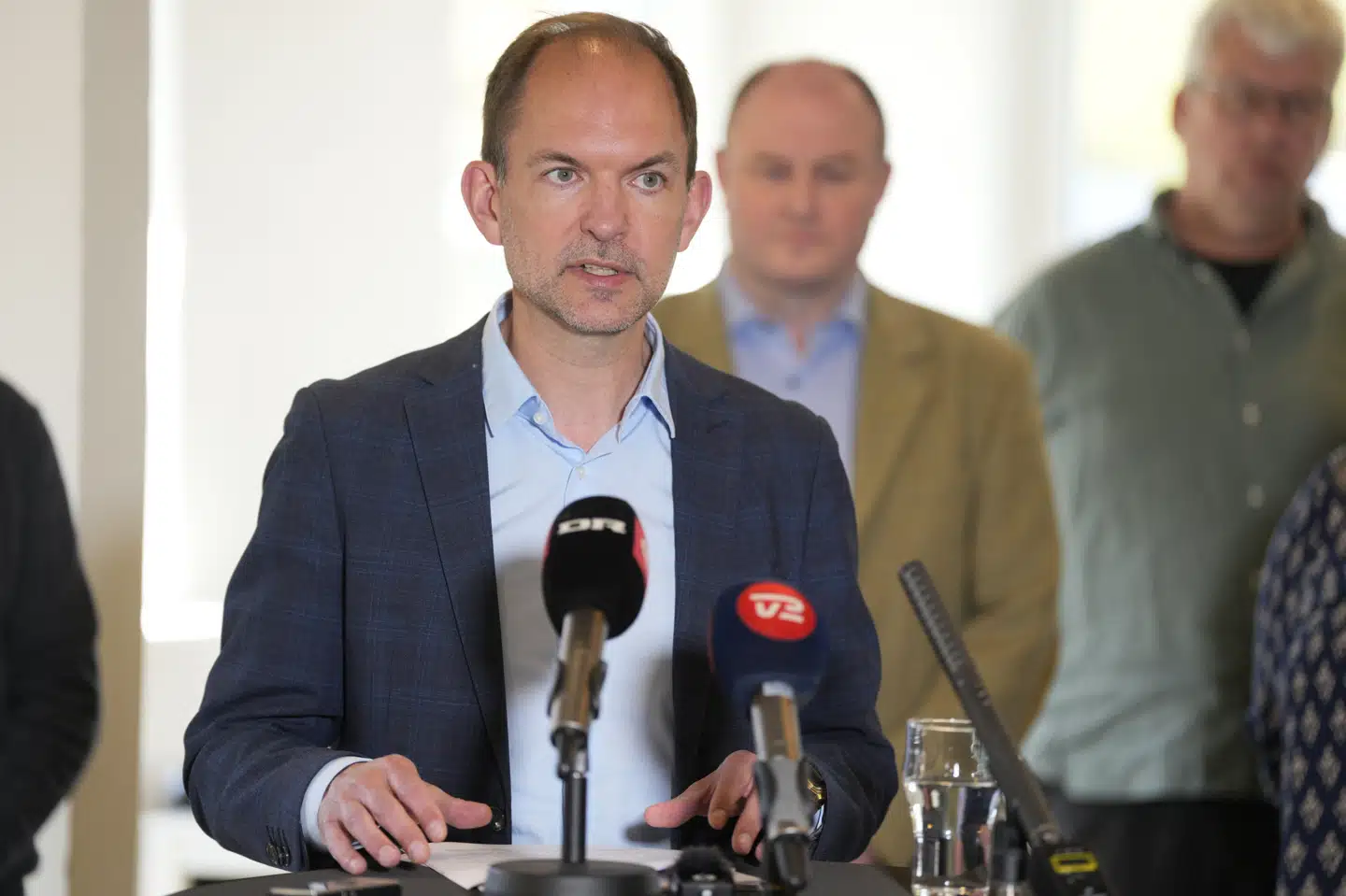 Minister for grøn Trepart Jeppe Bruus (S) præsenterer mandag regeringens nye handlingsplan for ulve ved et pressemøde i Oksbøl.