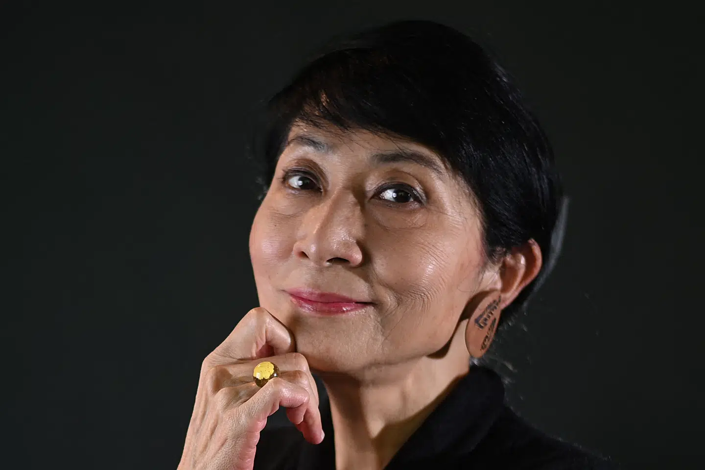 Claudia Mo er tidligere medlem af parlamentet i Hongkong. Her ses hun i februar 2021, før hun blev anholdt. (Arkivfoto).