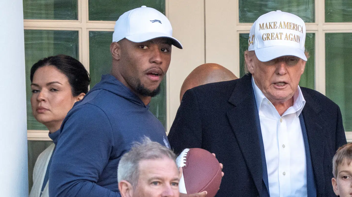 Donald Trump og Saquon Barkley spillede golf søndag.