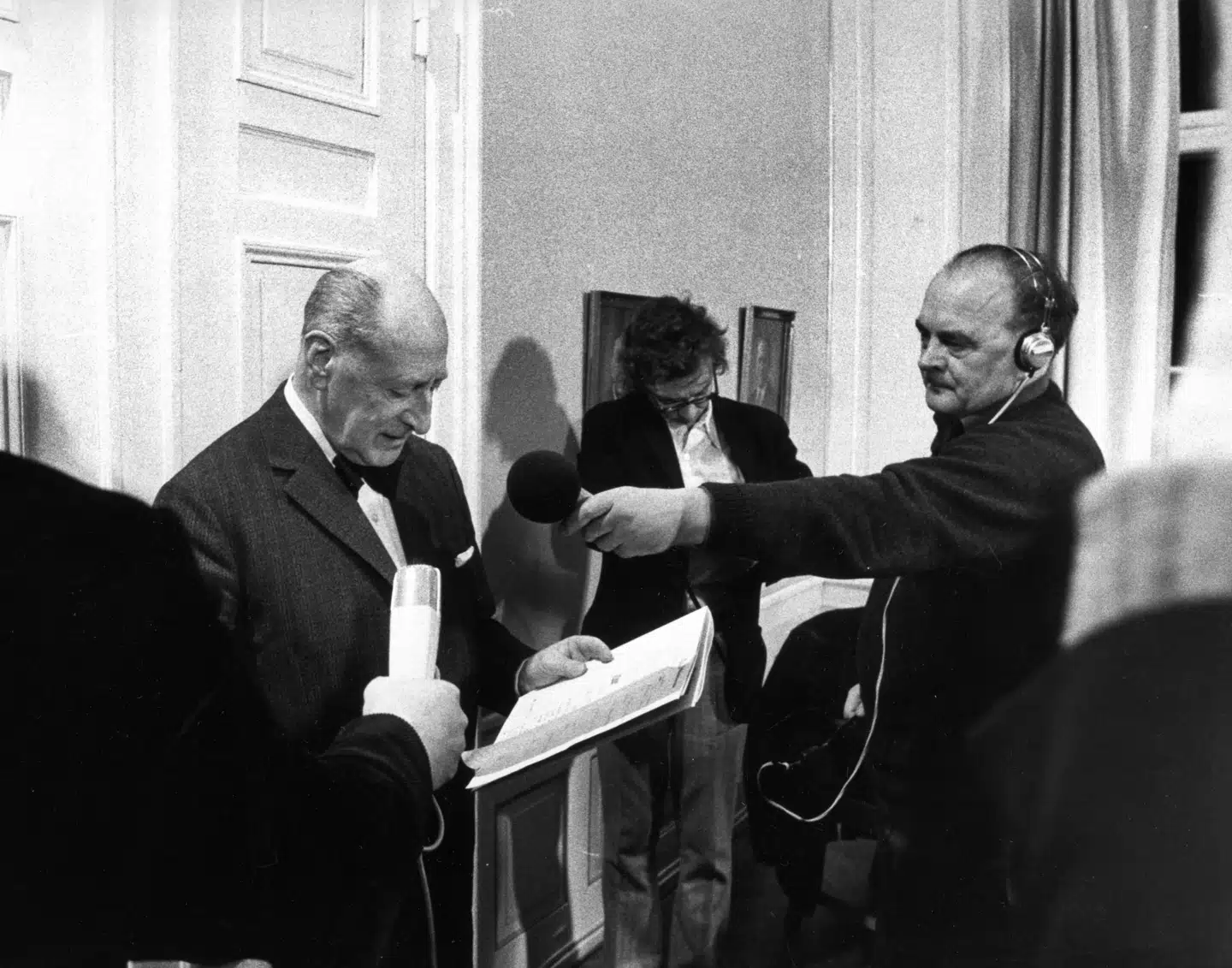 »Sigurd Wechselmann blev født i 1904 i Nansensgade i København som søn af jødiske forældre fra Berlin – faren var ingeniør, moren pianist og oversætter.«