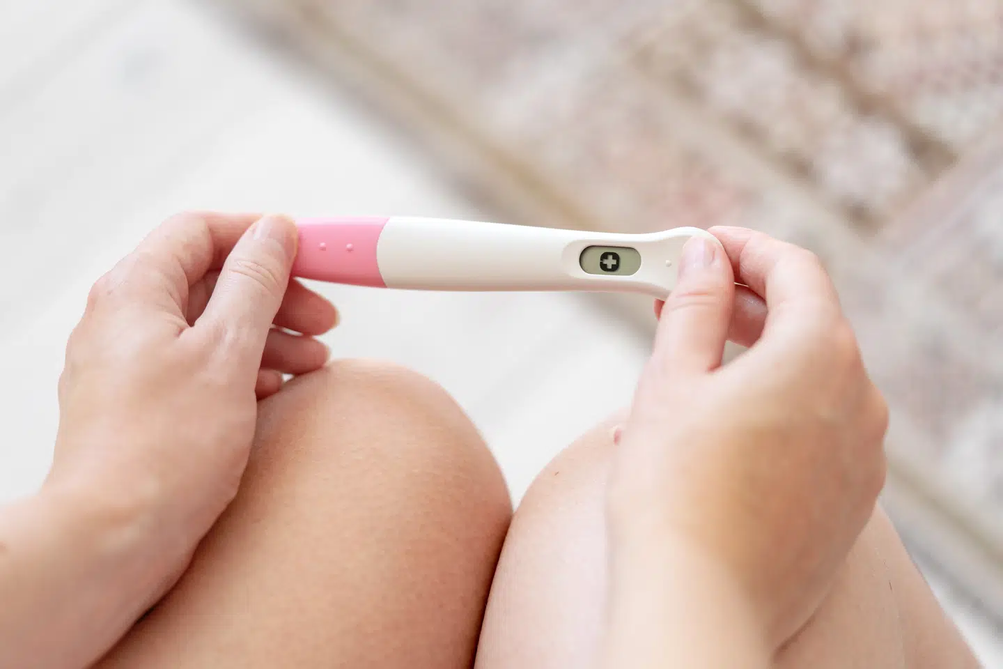 »At hæve abortgrænsen til 18 uger sender et signal om, at grænserne kan flyttes uden omtanke,« skriver Peter Kjær Flyvholm.