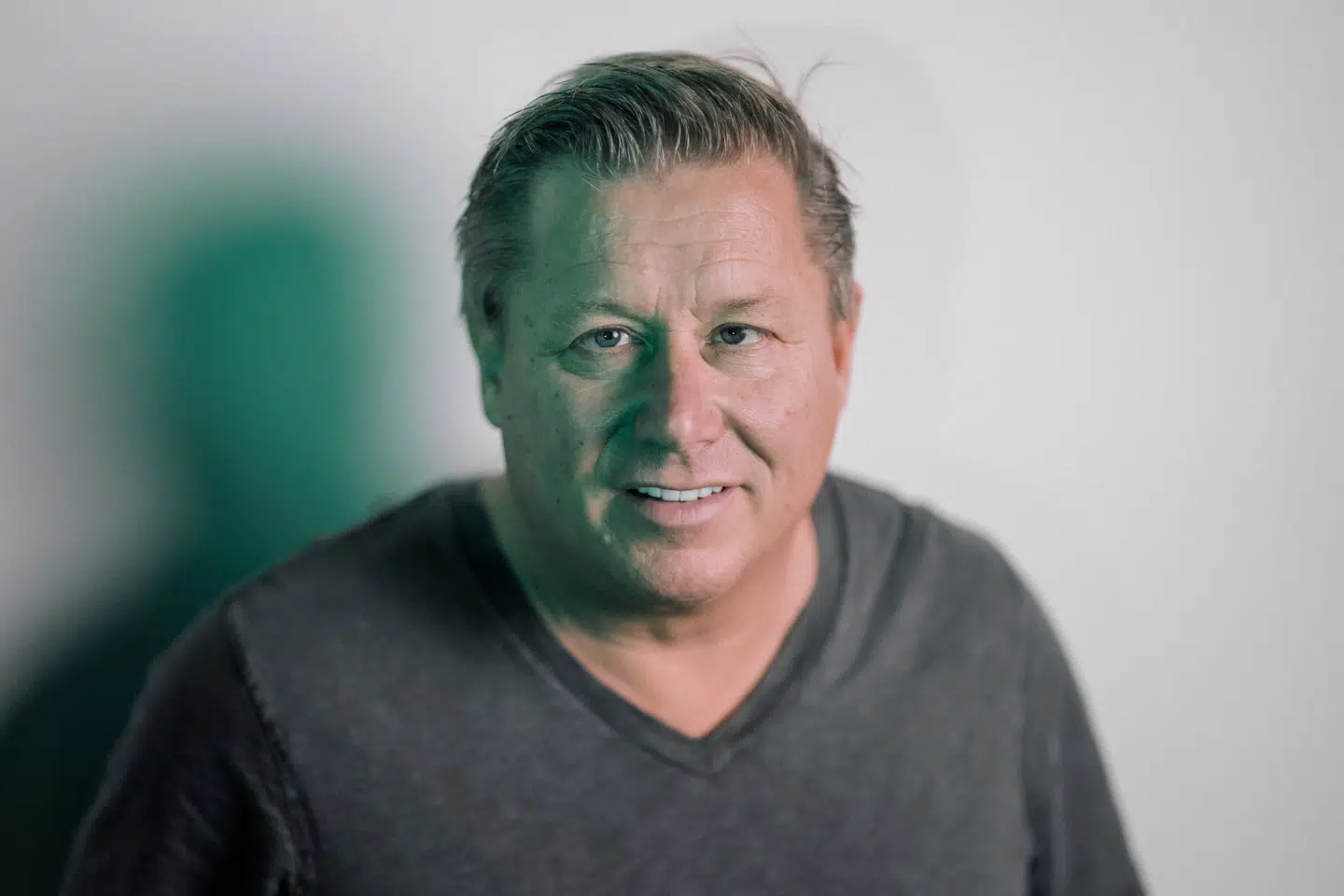 Jesper Nielsen - bedre kendt som »Kasi-Jesper« - har tjent millioner af kroner på at sælge dele af sin potentielle gevinst af striden mod Pandora. Det har mødt hård kritik, men han afviser selv, at der skulle være et problem.