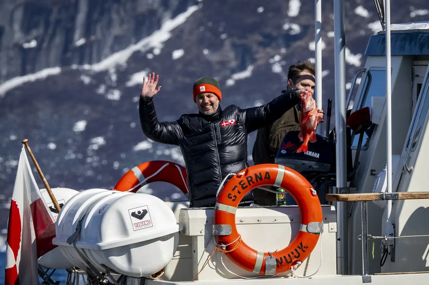 Kort efter kong Frederiks ankomst i Nuuk tirsdag tog han på sejltur med Grønlands nye regeringsleder, Jens-Frederik Nielsen. Her fangede kongen en rødfisk. (Arkivfoto).