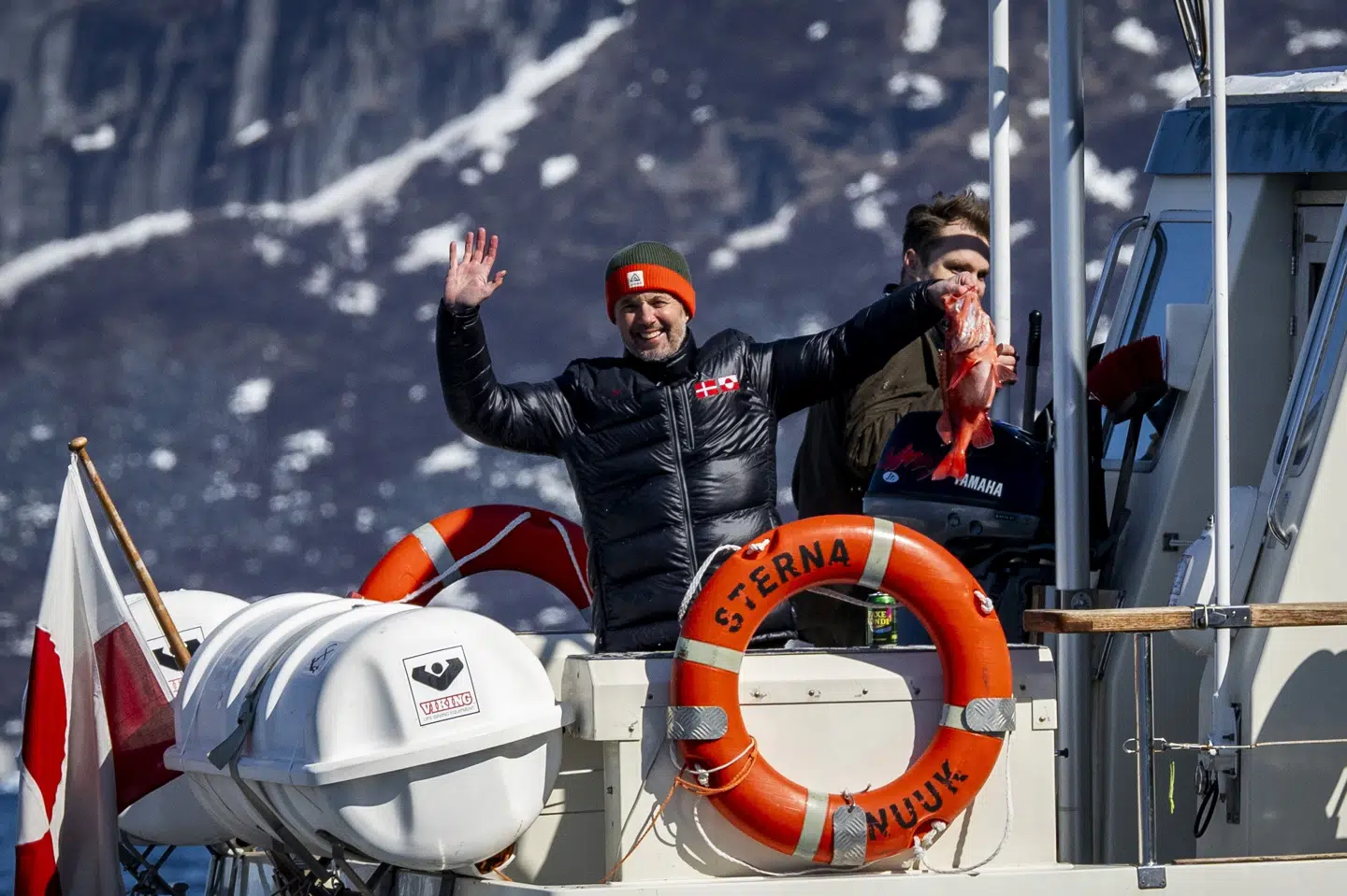 Kort efter kong Frederiks ankomst i Nuuk tirsdag tog han på sejltur med Grønlands nye regeringsleder, Jens-Frederik Nielsen. Her fangede kongen en rødfisk. (Arkivfoto).