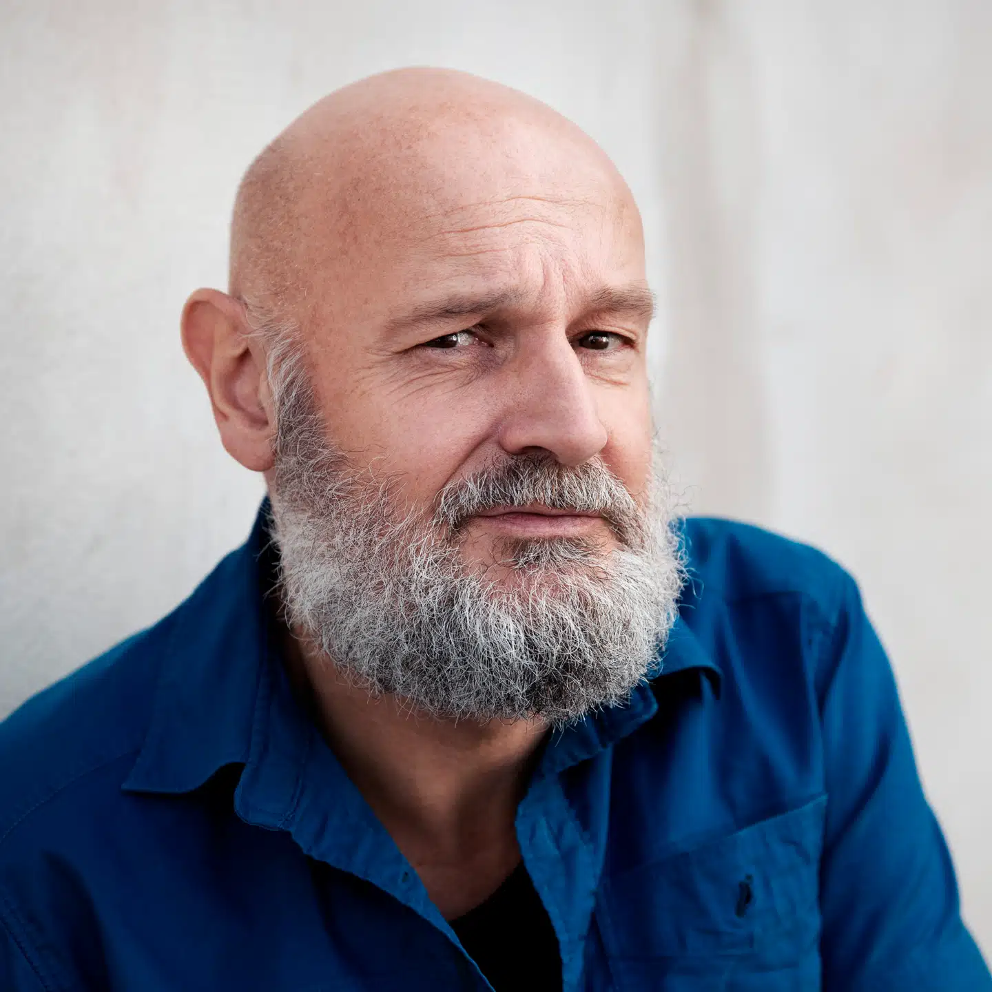 Erlend Loes nye roman er forbi, næsten før den er begyndt. Det gør ikke noget.