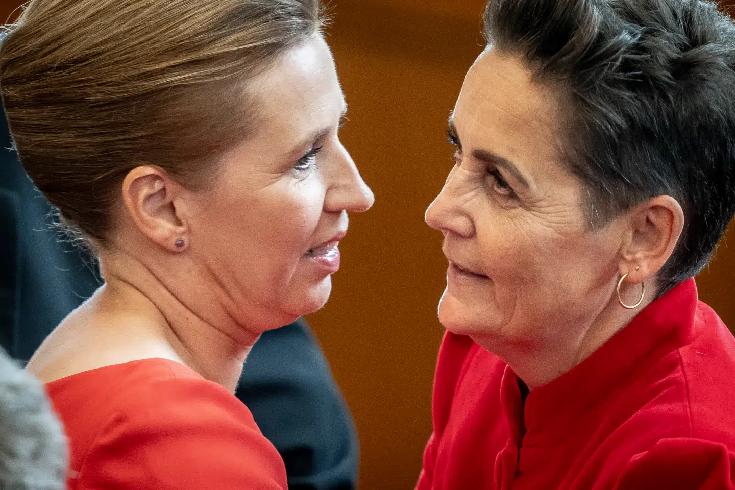 Statsminister Mette Frederiksen og SFs Pia Olsen Dyhr bejler begge til fagbevægelsens store muskler.