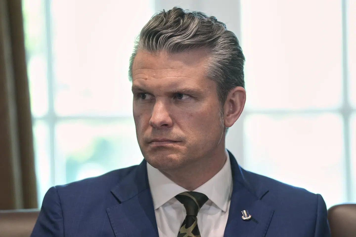 Vi ser jeres dødbringende støtte til houthierne. Vi ved præcis, hvad I har gang i, skriver forsvarsminister Pete Hegseth i opslag på X.