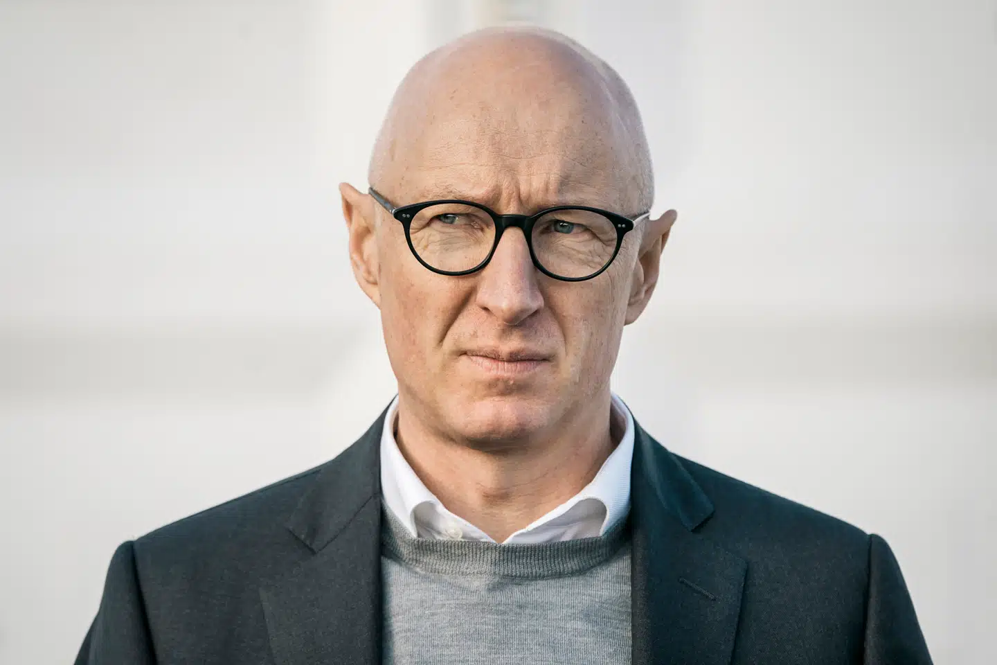 Et kursfald på 60 procent på ti måneder kan kun udlægges som mangel på tillid til Novo Nordisks forretning og kommunikation, mener to erfarne investorer. I denne uge indledte Lars Fruergaard Jørgensen en offensiv indsats for at genvinde tilliden.