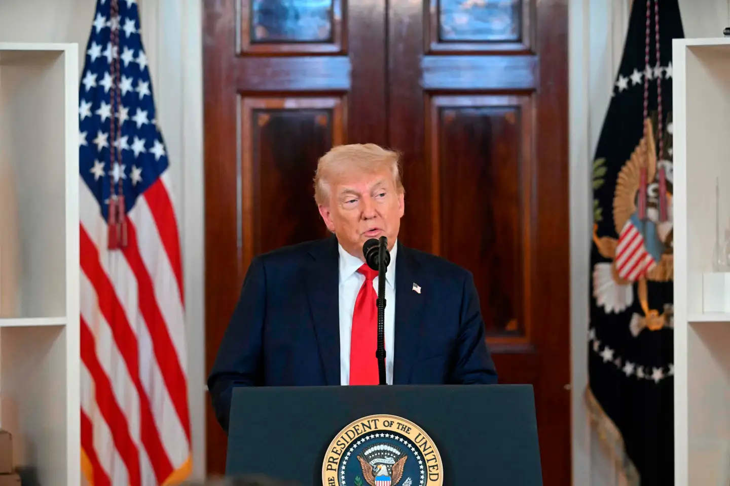 Dollaren som en stabil valuta, der er i stand til at stå imod politiske udsving, viser sig nu som det modsatte efter Donald Trumps handelskrig.