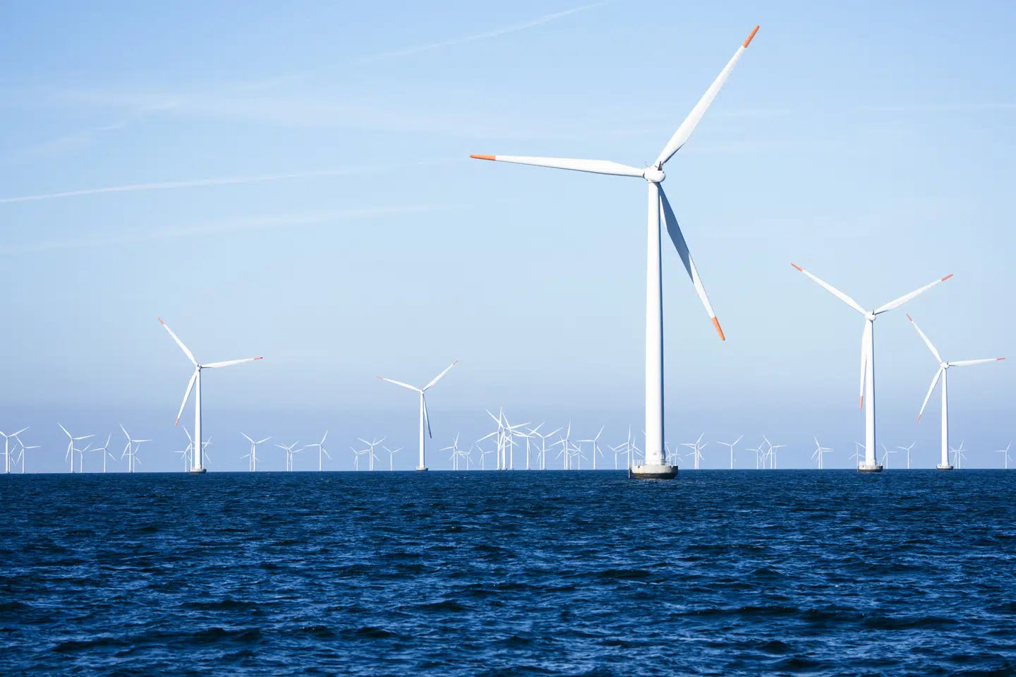 De billige elpriser i april skyldes primært produktionen af sol- og vindenergi. (Arkivfoto).