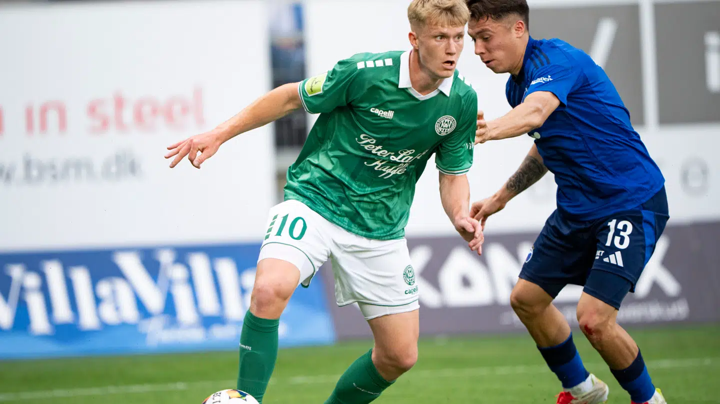 Rodrigo Huescas i kamp med Isak Jensen.