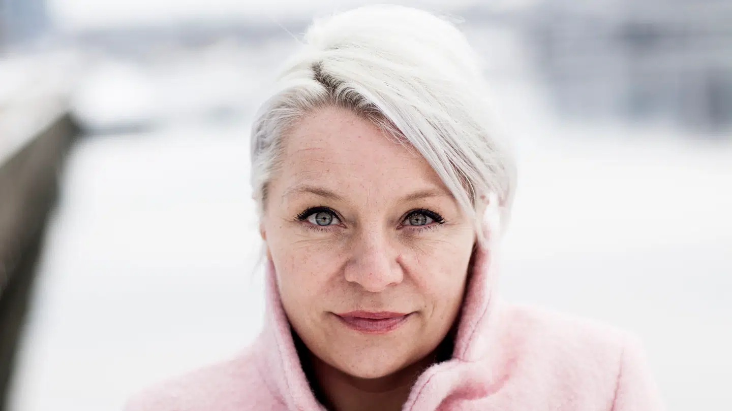 Tv-vært Signe Lindkvist blev for nylig single efter 14 år. Nu fortæller hun, hvad der gik galt mellem hende og den fire år yngre direktørkæreste.