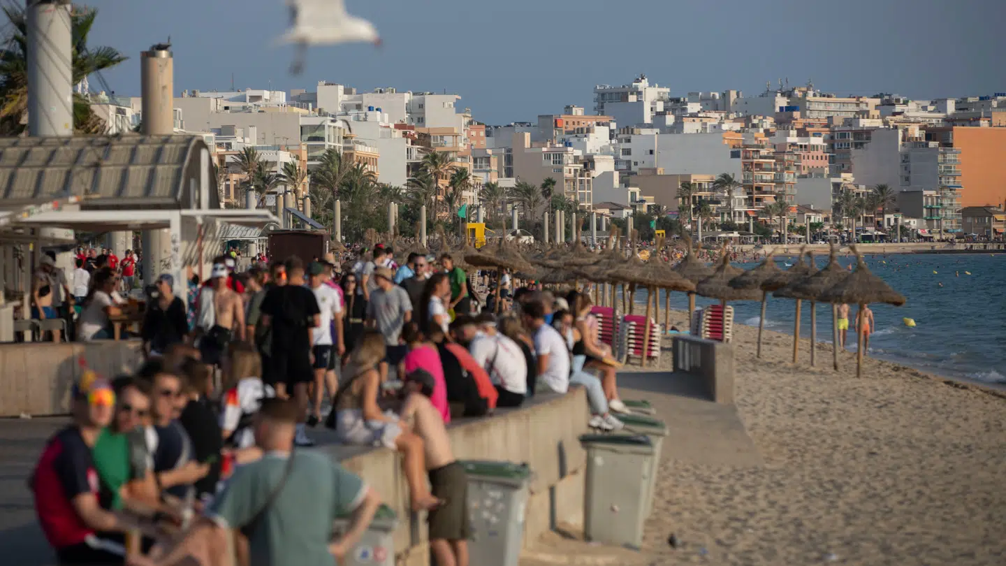 Turister så langt øjet rækker i Palma.