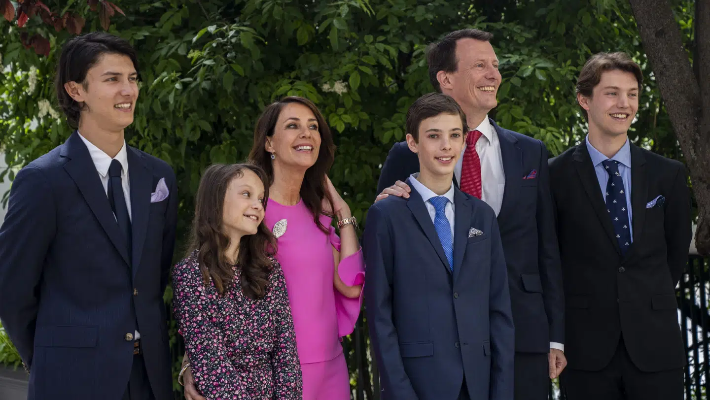 Et billede fra grev Henriks konfirmation i Paris med hele familien. (Arkiv)