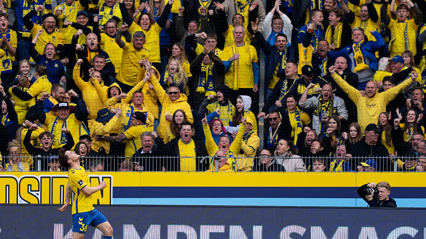 I dag er det Brøndbys fans, der er i massivt overtal.