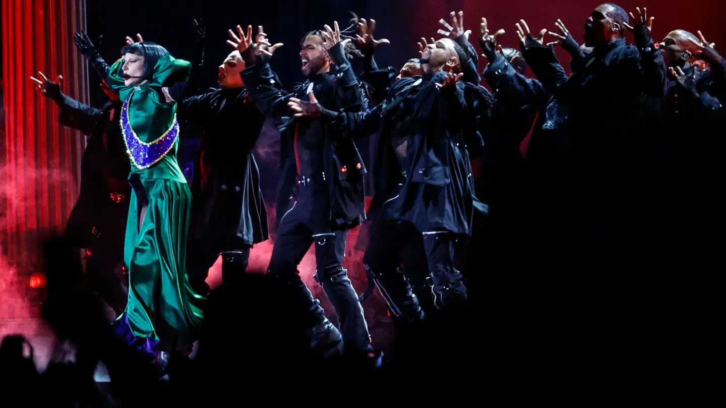 Lady Gaga (tv) performede i de brasilianske nationalfarver.