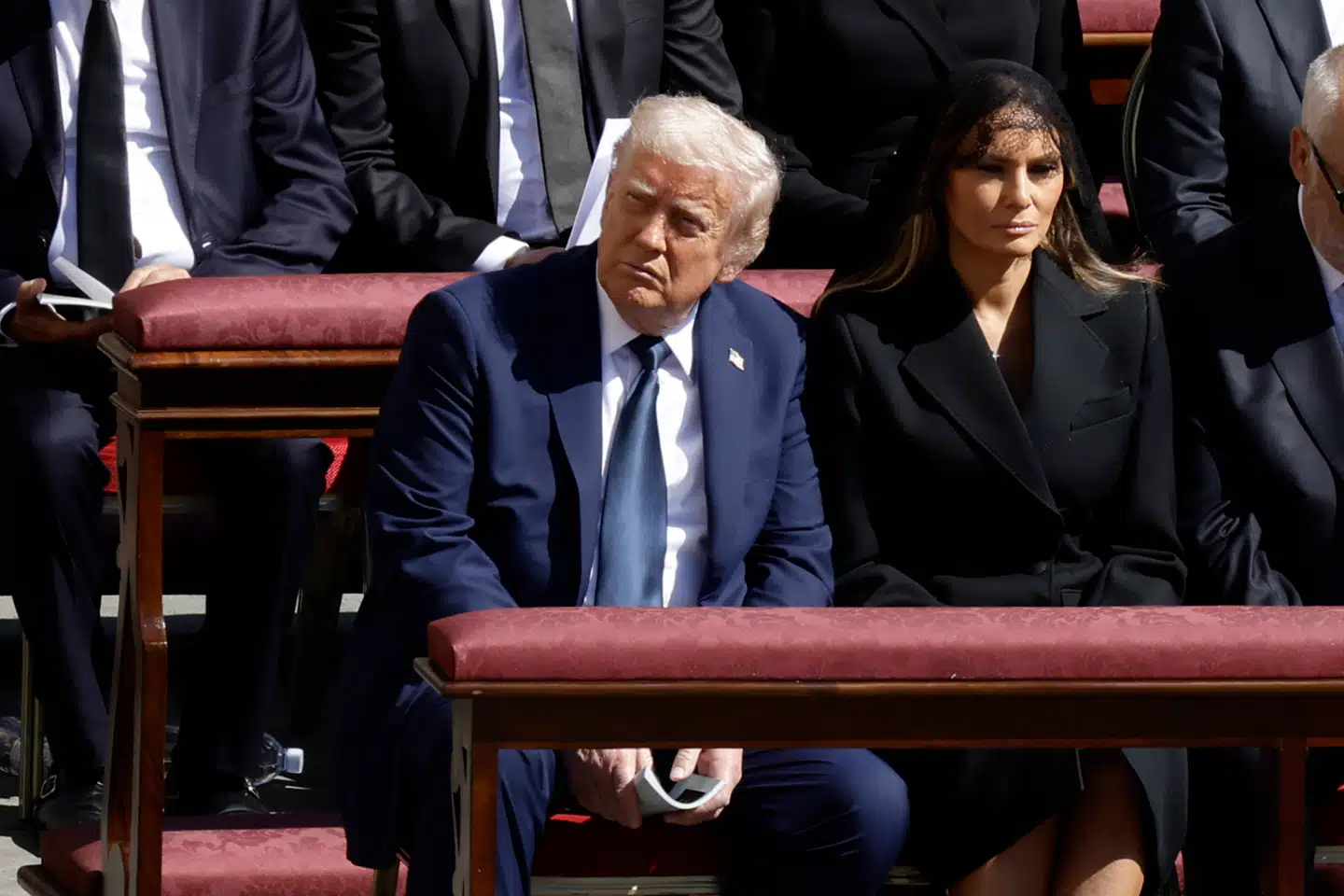 Donald Trump var blandt gæsterne, da pave Frans blev begravet 26. april. Donald Trump er ikke selv katolik.