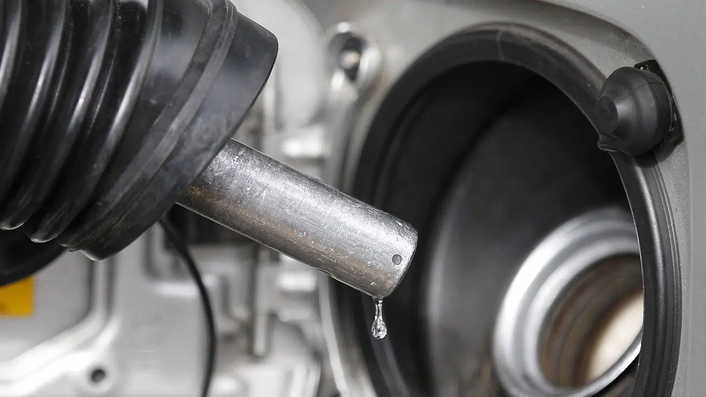 Olieprisen styrer også brændstofsprisen