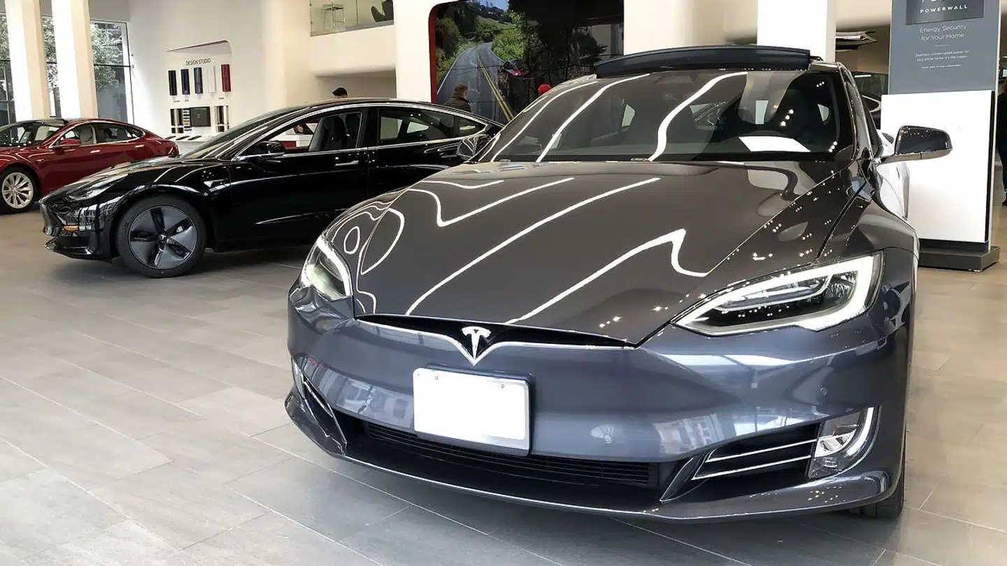 Teslas modeller er blandt de elbiler, der står til at stige i afgift fra årsskiftet.