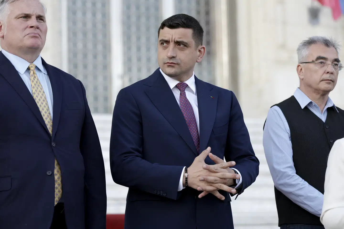 Han er udtalt nationalist og stærkt kritisk overfor Rumæniens støtte til Ukraine. Efter storsejr i først valgrunde er 38-årige George Simion favorit til at blive Rumæniens næste præsident.