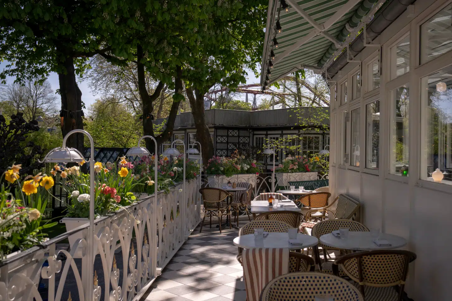 Terrassen var endnu ikke åben, da vi var forbi, men det bør blive en af sommerens mest eftertragtede siddepladser, skriver Søren Jacobsen Damm.