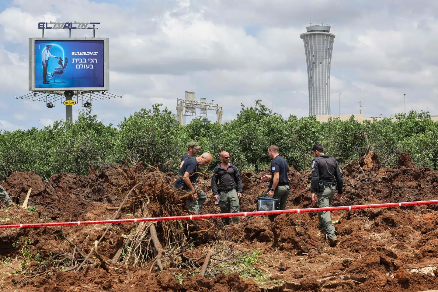 Søndag ramte et missil tæt på Ben Gurion-lufthavnen ikke langt fra storbyen Tel Aviv i Israel. Houthimilitsen har sagt, at den står bag angrebet.