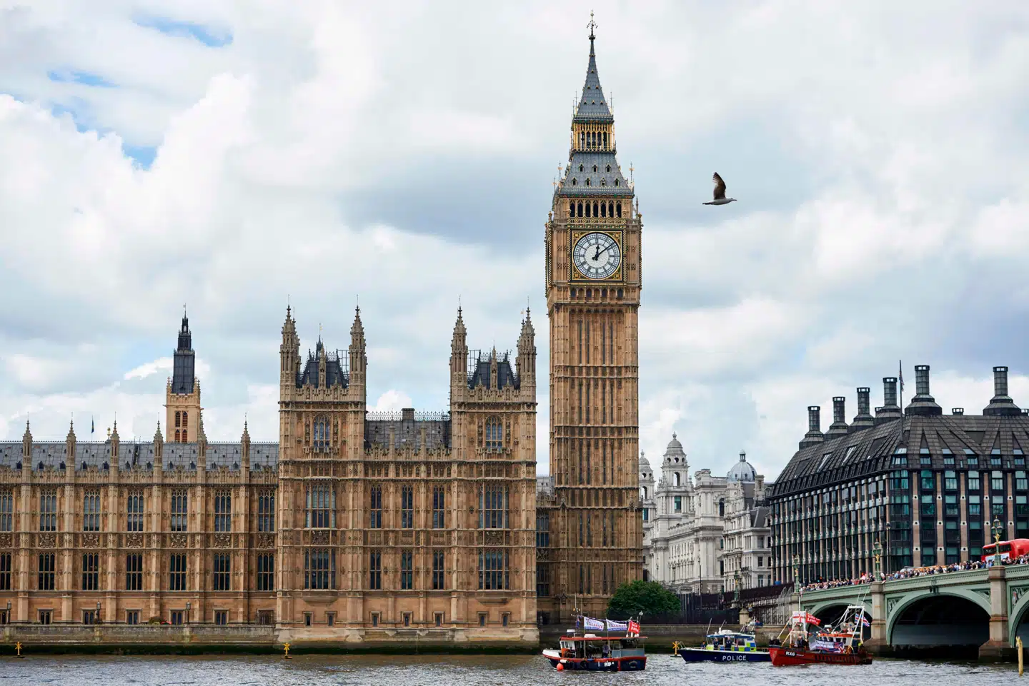 Den britiske regering opdatere nu hemmelige beredskabsplaner, så landet er forberedt til at håndtere en eventuel krigserklæring.