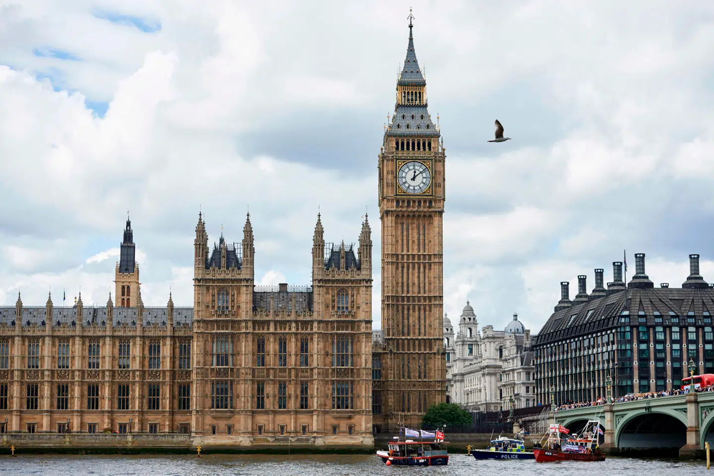 Den britiske regering opdatere nu hemmelige beredskabsplaner, så landet er forberedt til at håndtere en eventuel krigserklæring.