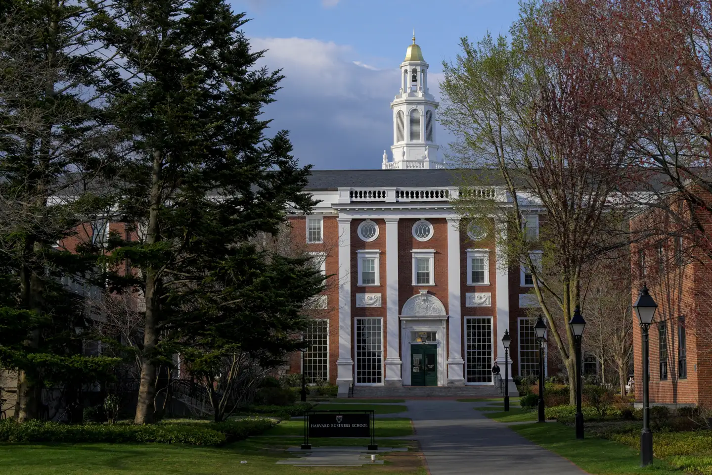 Trump-regeringen har indledt en heftig konflikt med Harvard University,