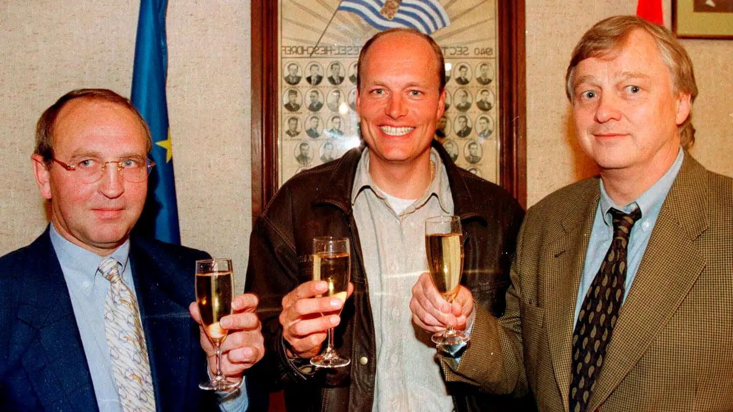 Ole Frederiksen (th.) har samarbejdet med et væld af sportsstjerner i tidens løb. Her ses han med Bjarne Riis og den daværende sportsdirektør på Team Telekom, Walter Godefroot.