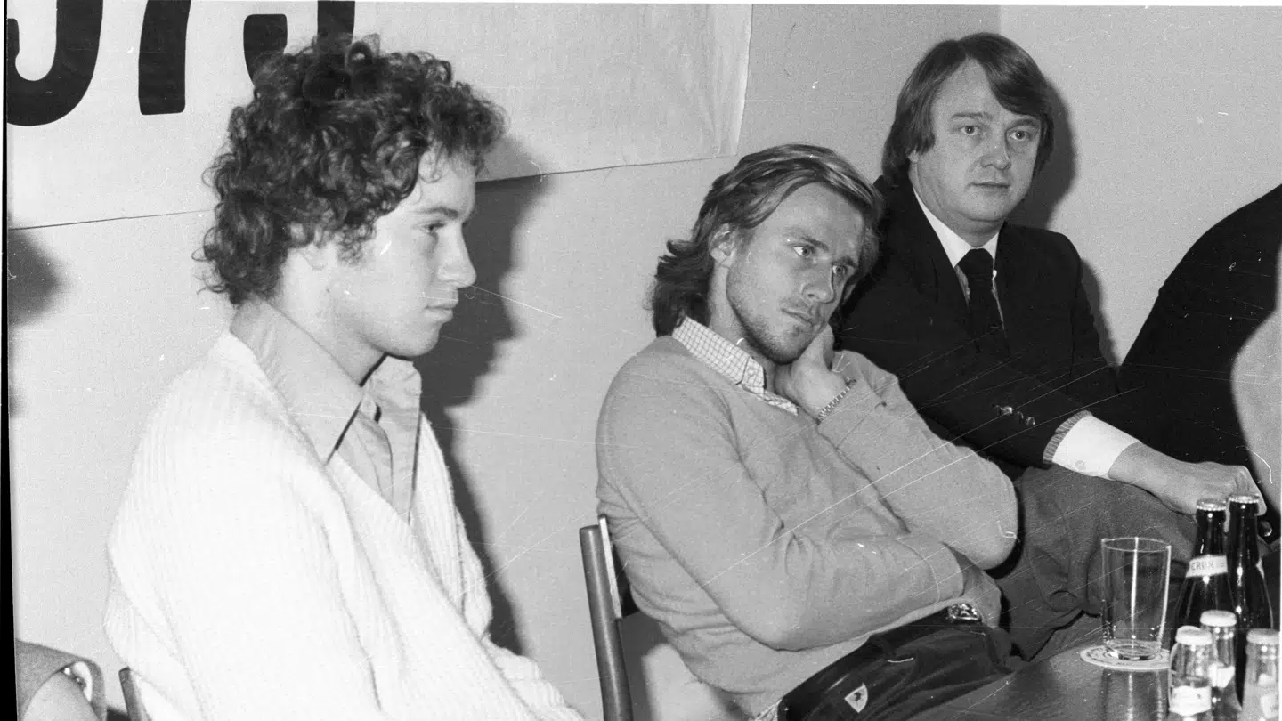 Ole Frederiksen (th.) ses her med tennislegenderne John McEnroe (tv.) og Björn Borg ved et pressemøde i 1979.