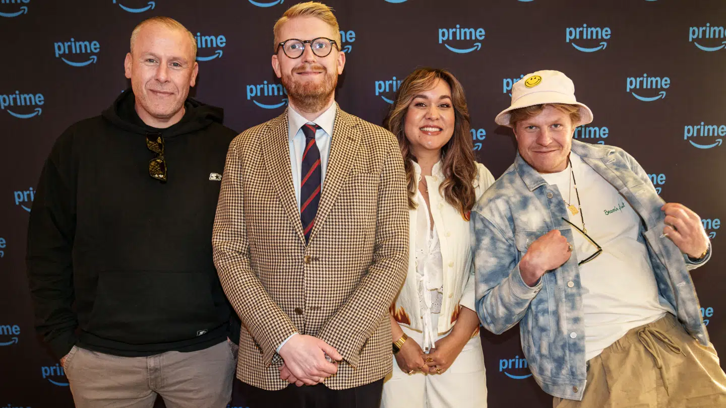 I den nye sæson af 'Roasted: Verdens sjoveste ferie', der kan ses på streamingtjenesten Prime, dyster L.O.C. med komikerne Nikolaj Stokholm, Natasha Brock og Victor Lander om at være bedst til at grille hinanden.