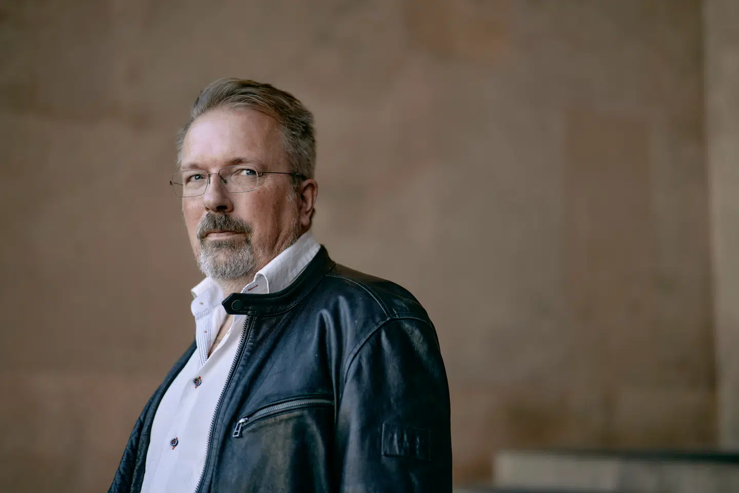 Forsvarsadvokat Janus Malcolm fik salær for blot fem timers arbejde, da han i august 2024 bistod en klient i en sag mod Kriminalforsorgen. Hans modpart i sagen – Kammeradvokaten – fik næsten ti gange så meget.