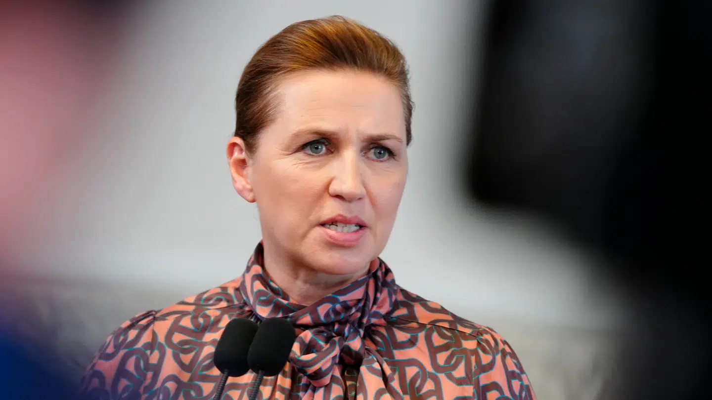 Statsminister Mette Frederiksen (S) er selv irriteret over de stigende priser på fødevarer, men hun henviser til, at det ikke kun er et dansk problem.