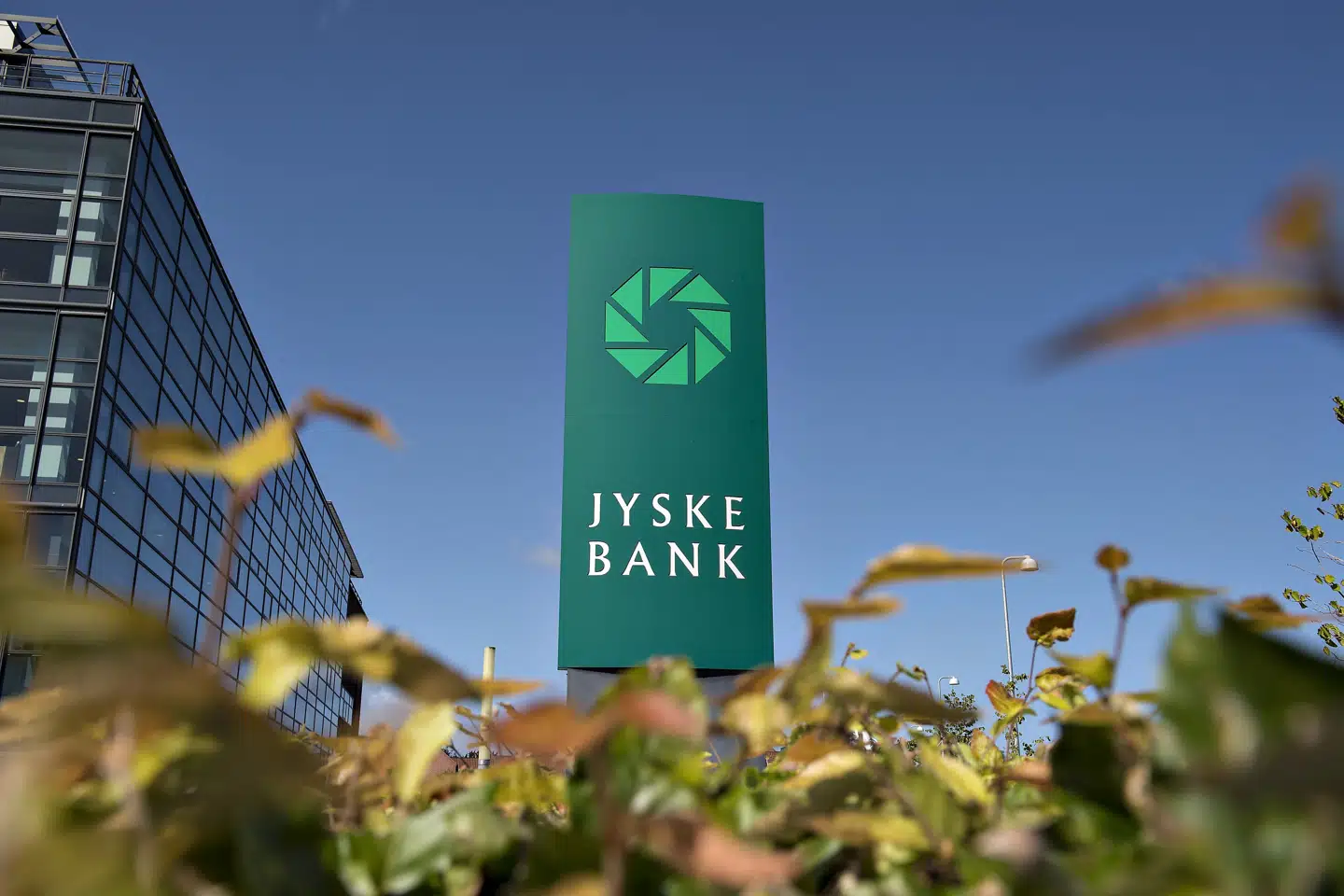 Jyske Banks overskud var stort set det samme i første kvartal i år sammenlignet med samme periode sidste år, selv om renteindtægterne faldt med næsten en kvart milliard kroner. (Arkivfoto).