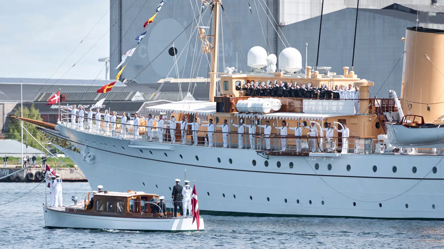 Kongeskiber Dannebrog brugte ifølge en opgørelse fra Forsvarsministeriet 284 kubikmeter diesel i 2024.