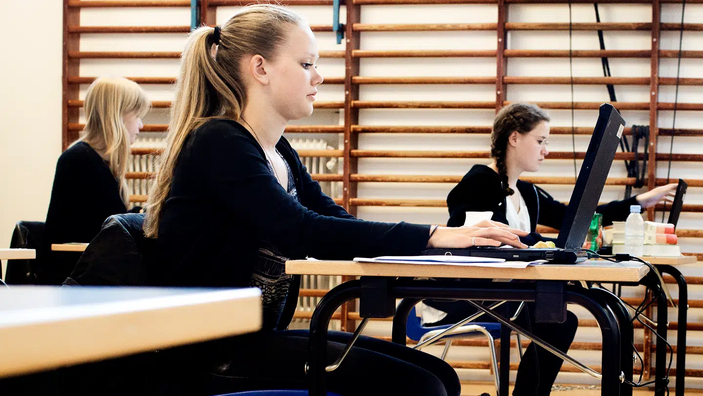Ved eksamen i 9. klasse klarer pigerne sig væsentligt bedre end drengene, viser ny undersøgelse.
