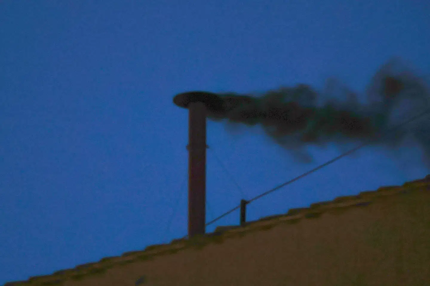 Sort røg indikerer, at ingen pave er blevet valgt onsdag.