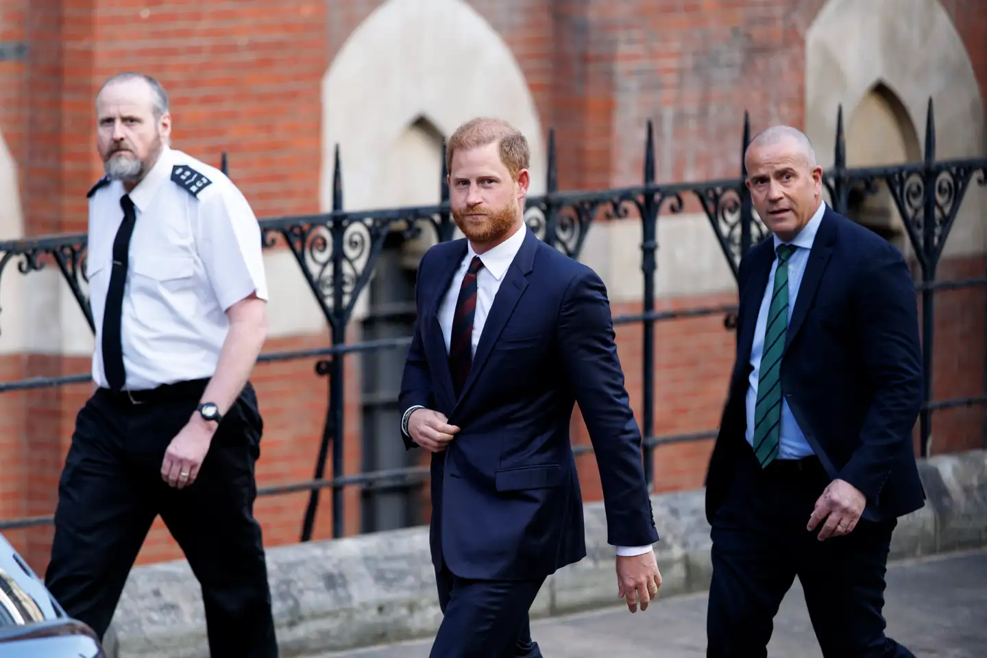 Prins Harry ved højesteretten i London i april i forbindelse med hans appelsag. Prinsen tabte fredag sagen om fortsat sikkerhedsbeskyttelse på niveau som den øvrige del af det britiske kongehus.