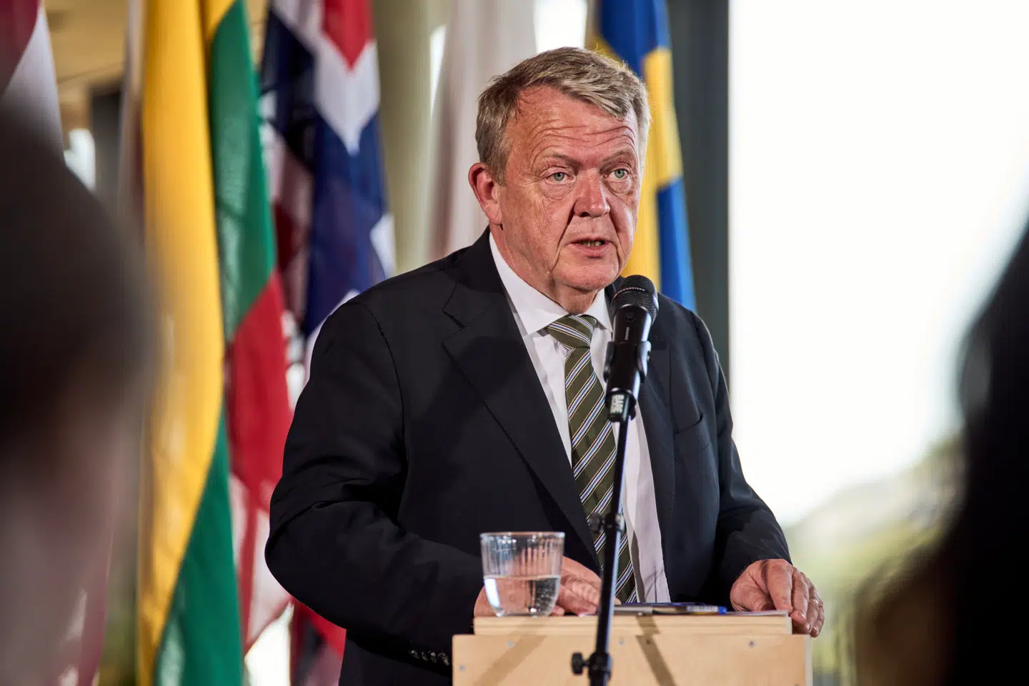 Udenrigsminister Lars Løkke Rasmussen (M) er bekymret efter meldinger om, at USA vil spionere i Grønland.