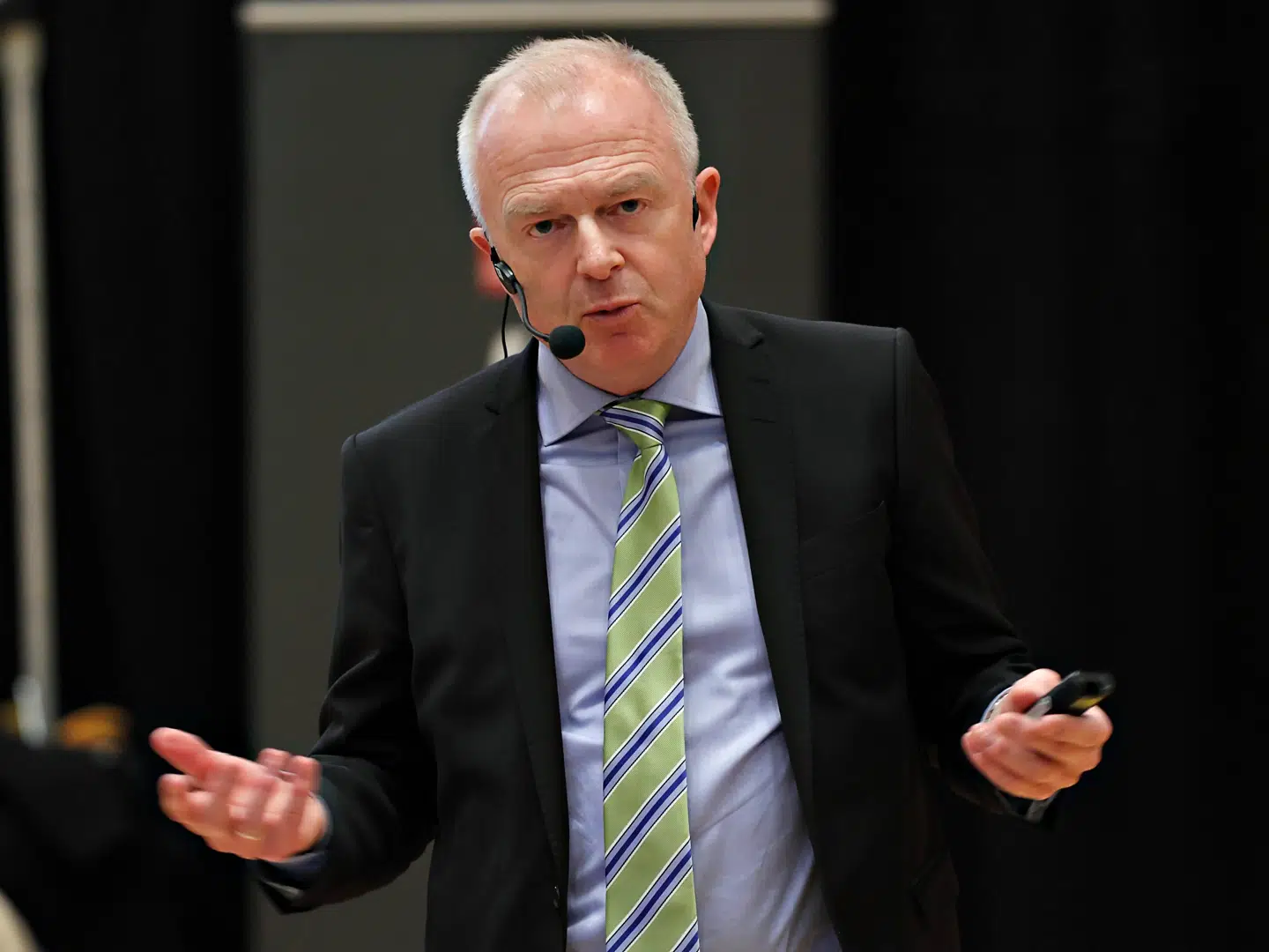 Per Munck, direktør i Skjern Bank taler under bankens generalforsamling mandag d. 4 marts 2013 i Skjern Kulturcenter. Skjern banks generalforsamling 2013