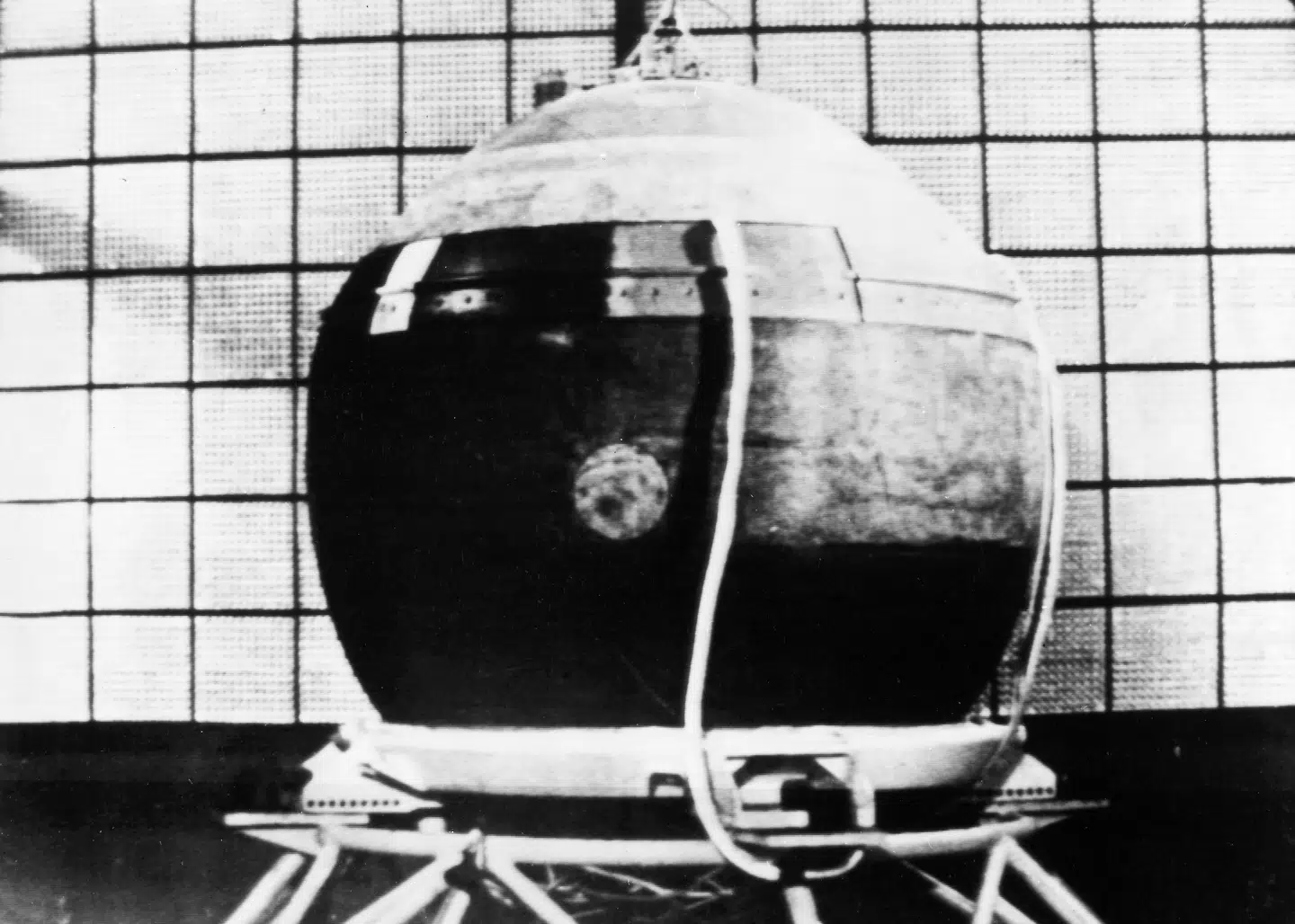 Sovjetunionen havde en større udforskning af Venus i gang. Her er det rumfartøjet Venus 4, som nåede Venus' overflade i 1969. En senere opsendelse i marts 1972 mislykkedes, og rumfartøjet har i mere end 50 år kredset som skrot omkring Jorden.