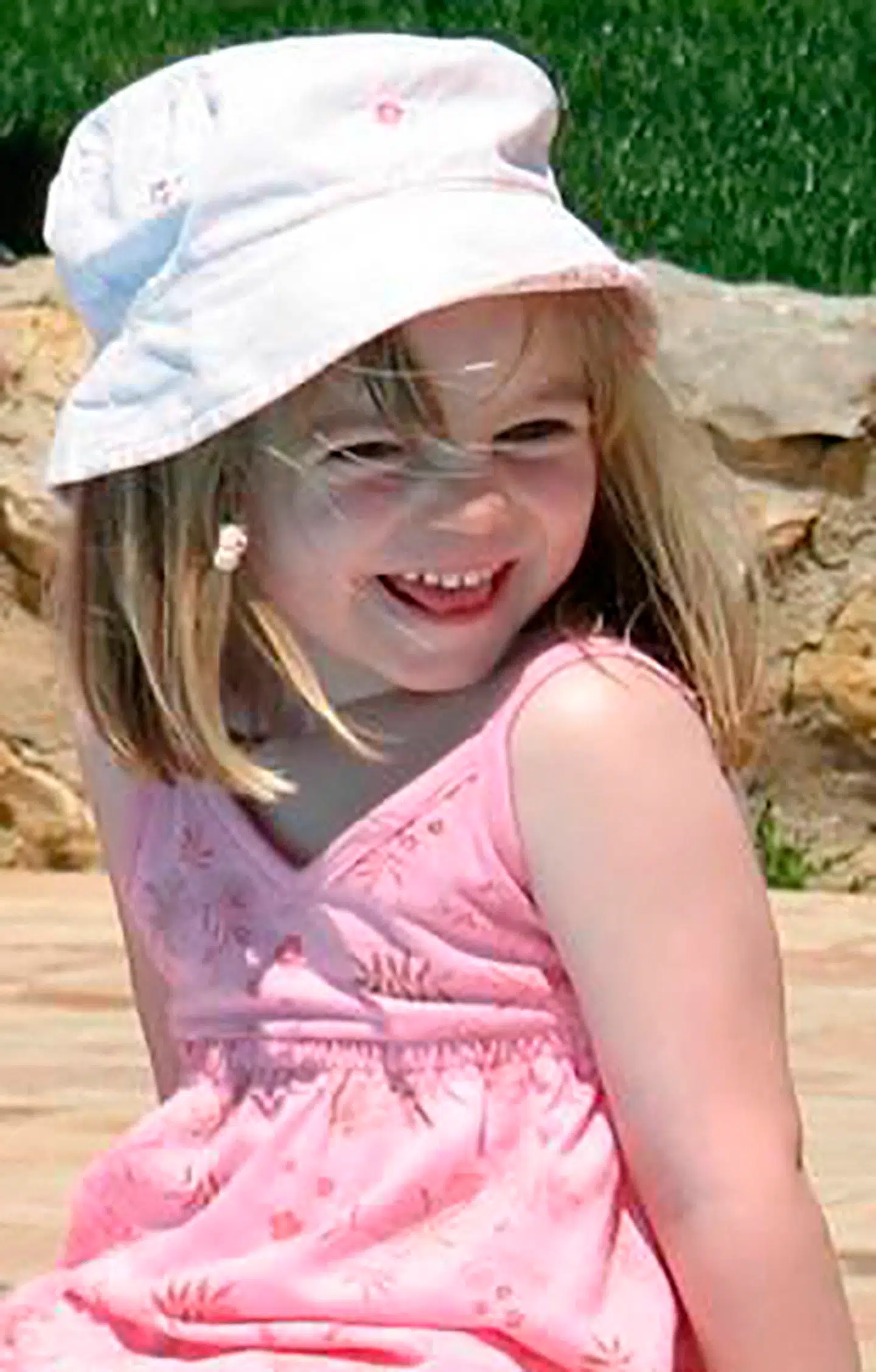 Den britiske pige Madeleine McCann forsvandt fra sin families ferielejlighed i den portugisiske landsby Praia da Luz 3. maj 2007. Hvad der er sket med hende, er stadig ikke blevet opklaret.