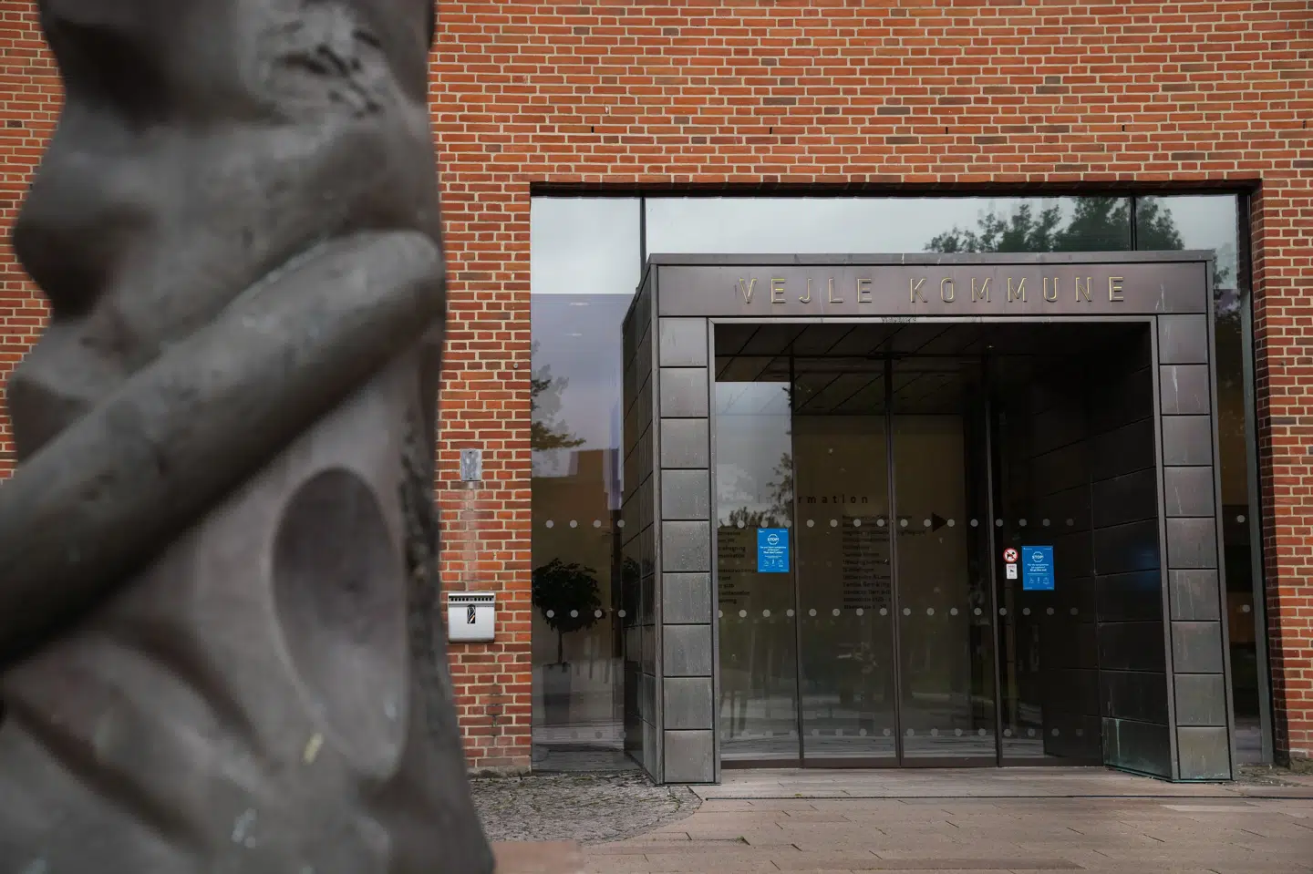 Vejle Kommune gav to påbud til en lodsejer, da entreprenørmaskiner var i gang med at rydde en skrænt ned til Vejle Fjord, uden at der var givet tilladelse til det. (Arkivfoto).