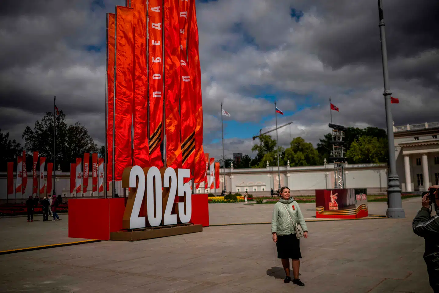 Ukrainske droneangreb har påvirket titusinder af russere i denne uge. Fredag vil myndigheder tage hidtil uset usete skridt for at beskytte »sejrsparaden«.