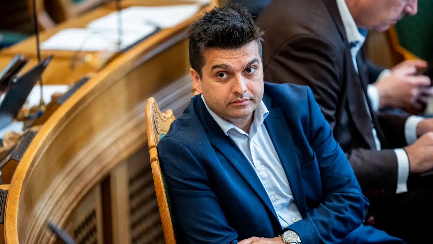 Mohammad Rona kommer sin partiformand til undsætning.