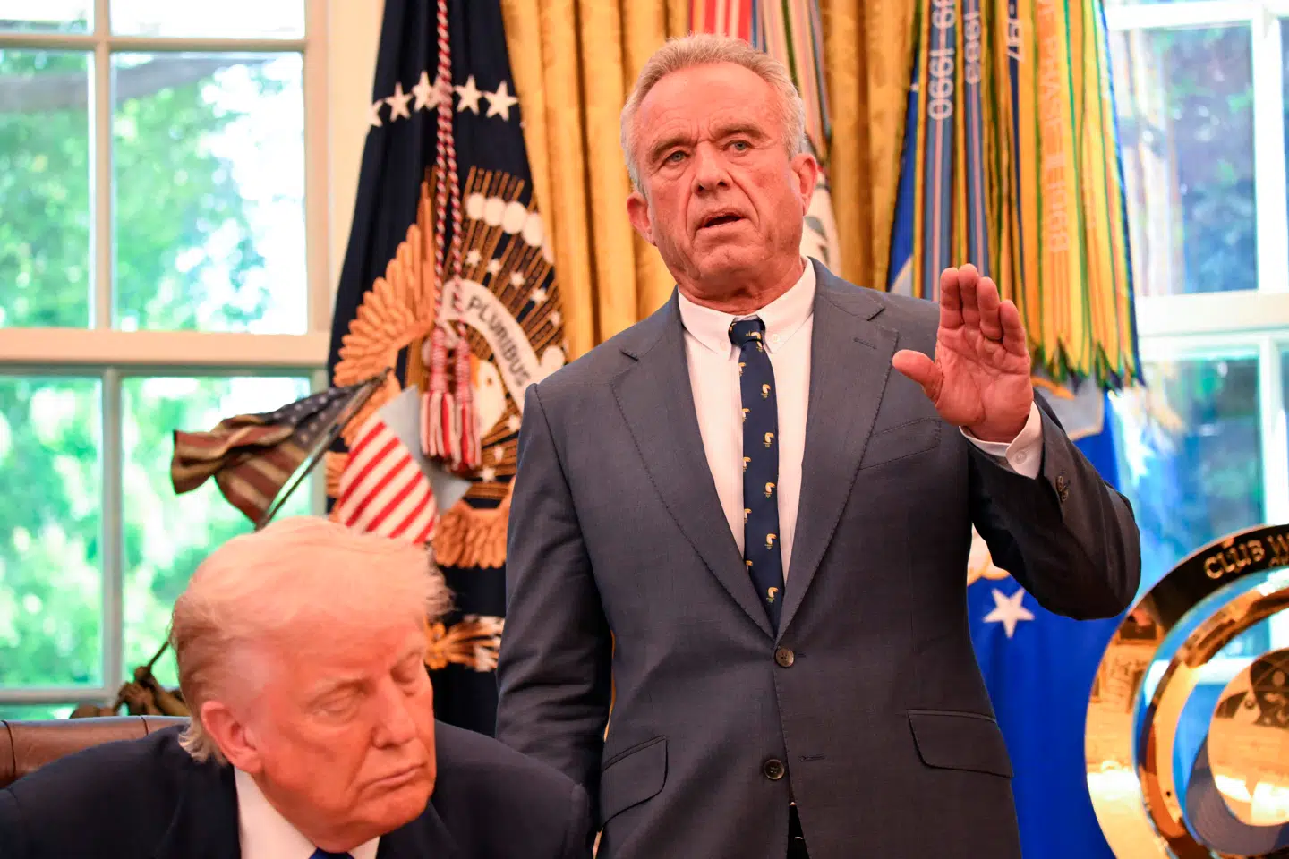 Sundhedsminister Robert F. Kennedy Jr. (th.) med præsident Donald Trump.