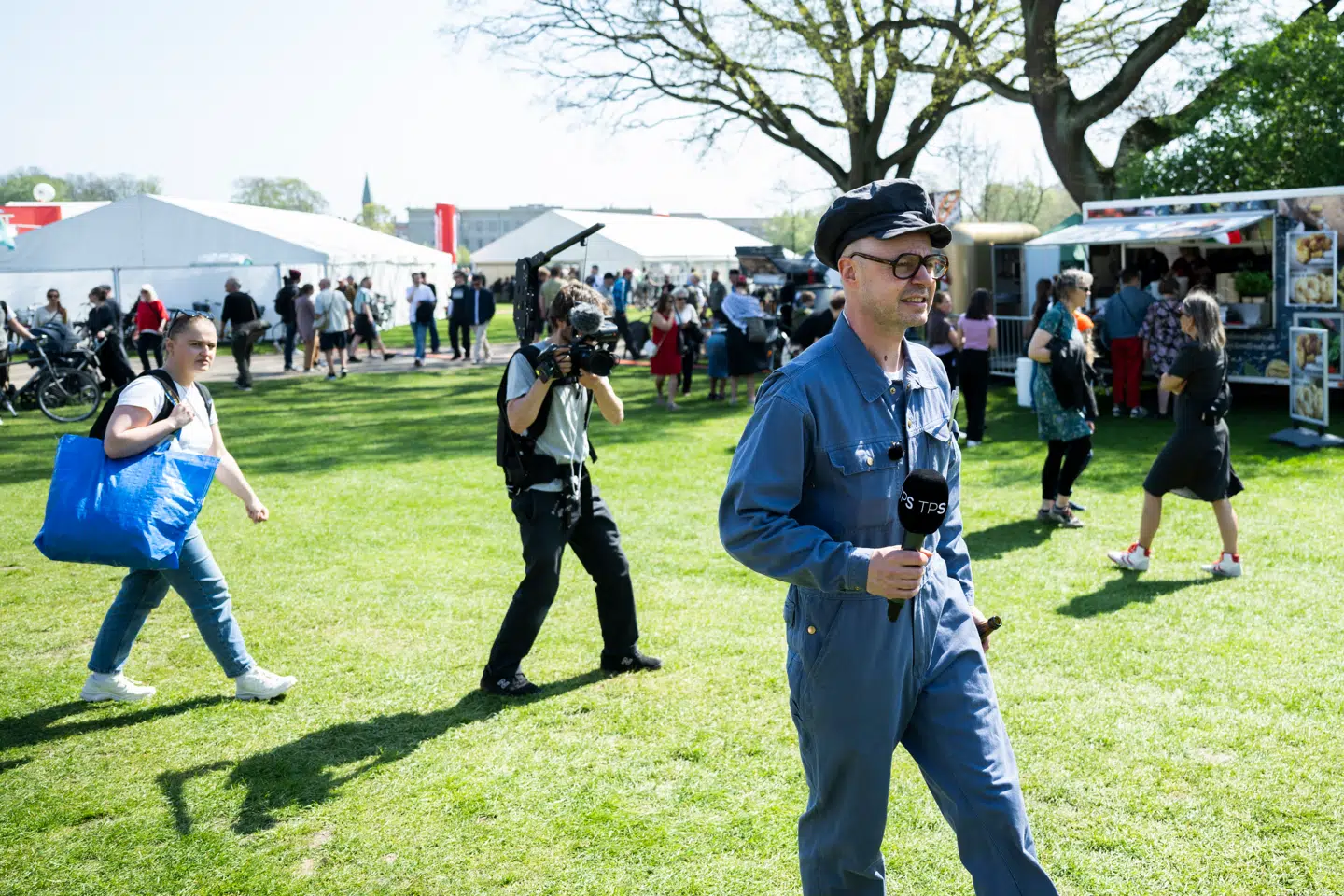 Esben Pretzmann var vært og reporter på det populære DR-format 'Tæt på sandheden' sidste år, hvor han blandt andet lavede en sketch til Arbejdernes Internationale Kampdag i Fælledparken i København.